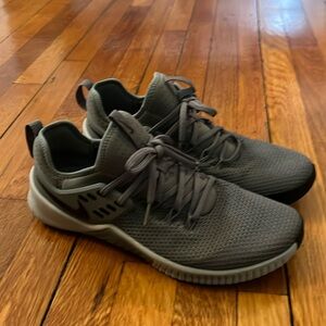 Nike Men’s Free X Metcon cross training sneaker. Grey size 10.5.